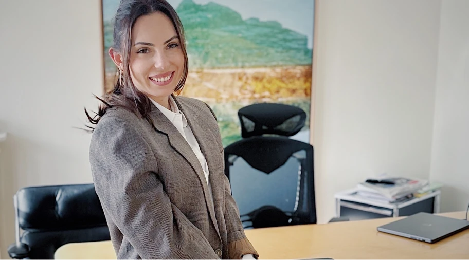 Ornella Vitalizi, experte-comptable à votre écoute pour vos projets à Paris, Marseille et Bastia
